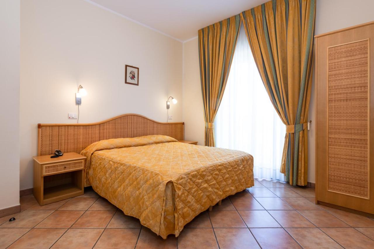 Hotel Il Ceppo Agropoli Esterno foto