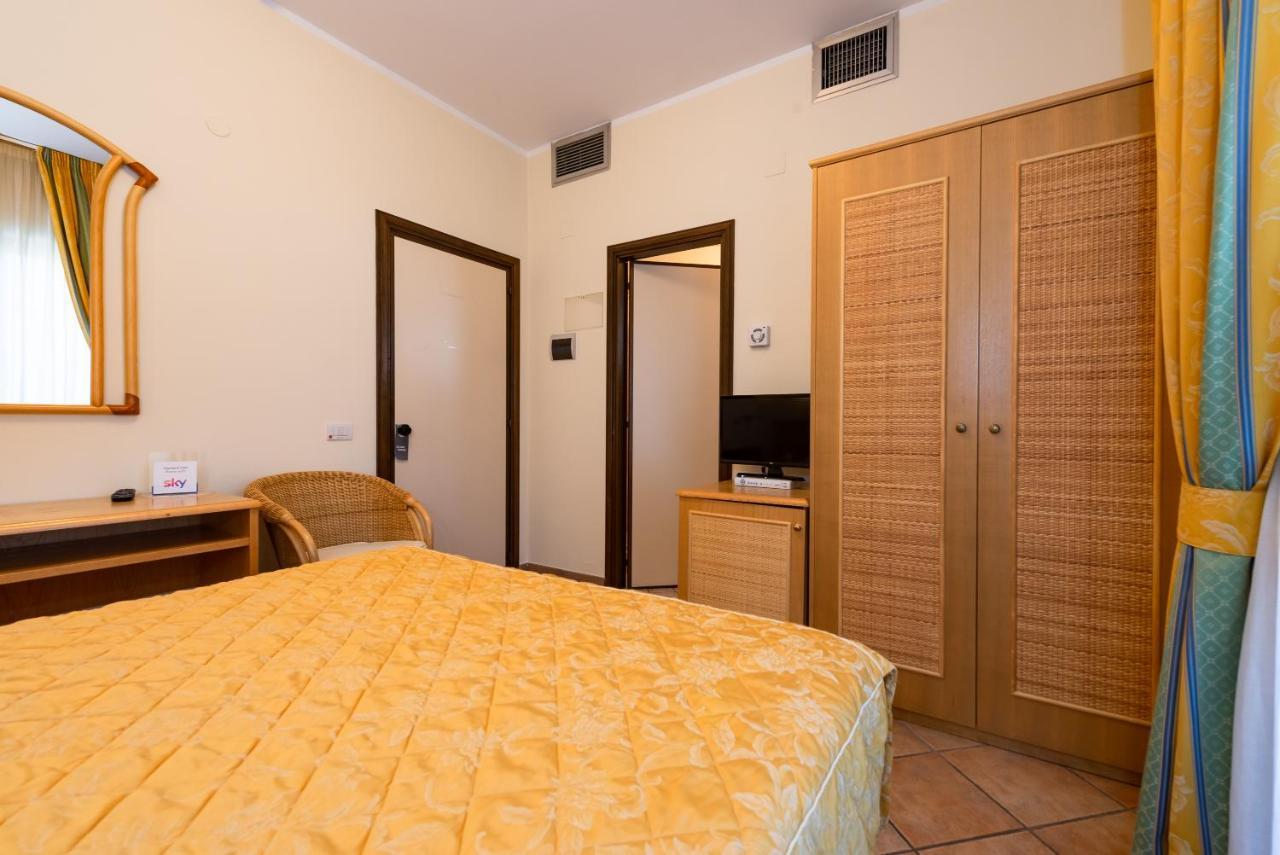 Hotel Il Ceppo Agropoli Esterno foto