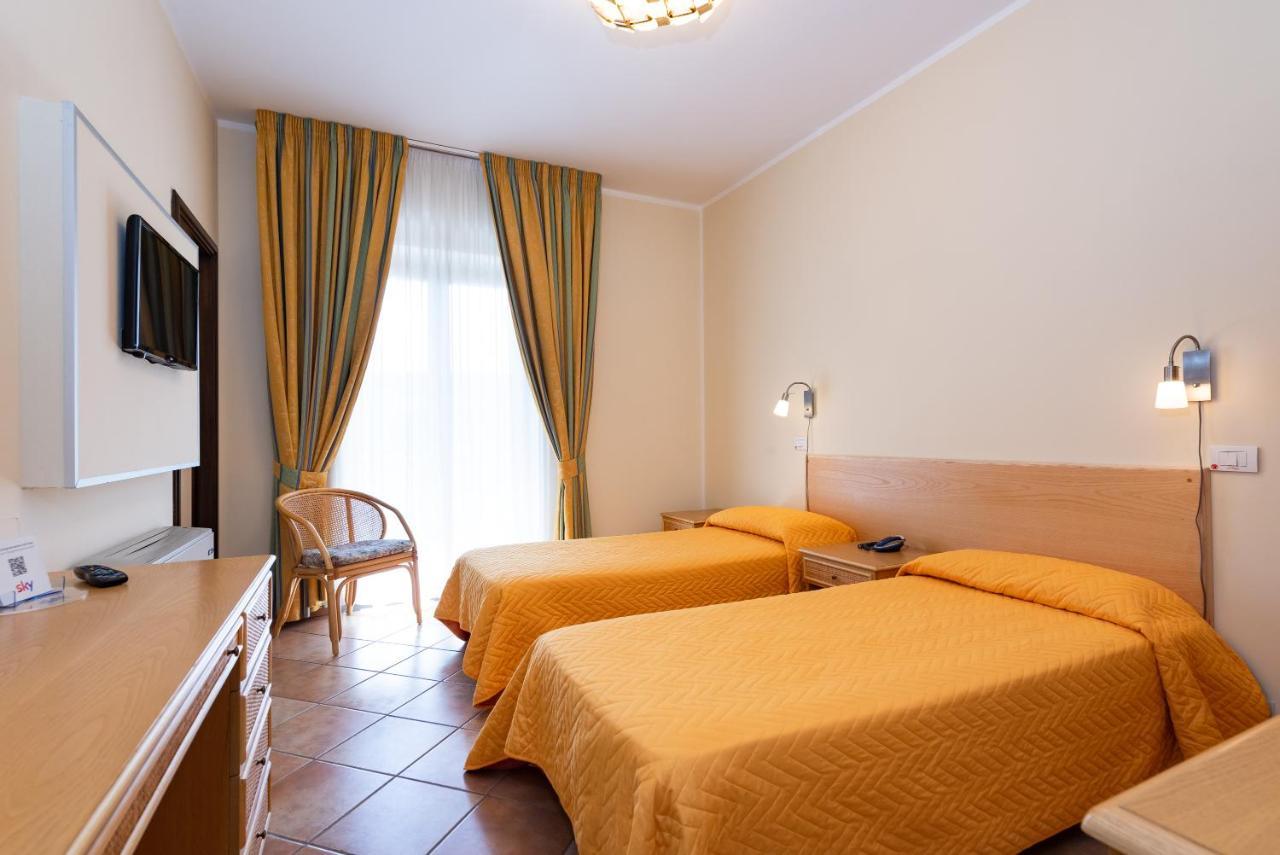 Hotel Il Ceppo Agropoli Esterno foto